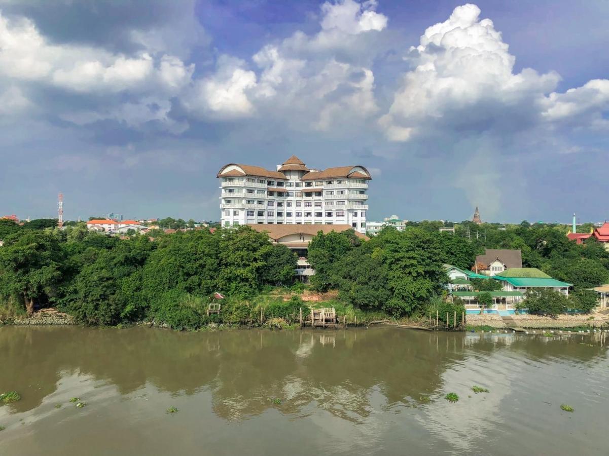 11:11 Hostel Ayutthaya Bagian luar foto